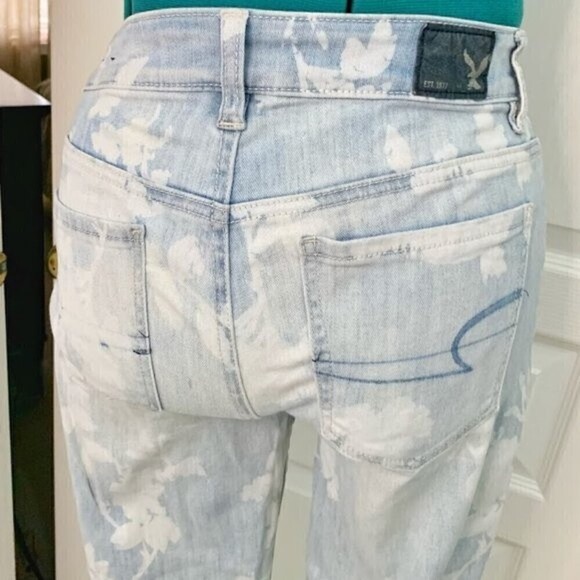 American Eagle Floral Light Wash Crop Super Stretch Distressed Skinny Jean - Picture 7 of 12